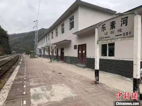 秦岭深处铁路四等小站上的“营养师”